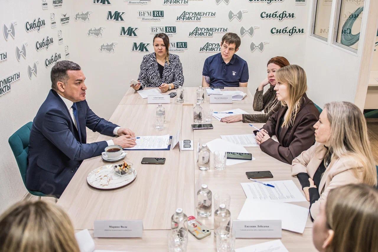 Фото Мэр Новосибирска Кудрявцев подробно рассказал о бюджете на 2026-2027 годы 2 - Сиб.ФМ Фото Мэр Новосибирска Кудрявцев подробно рассказал о бюджете на 2026-2027 годы 2